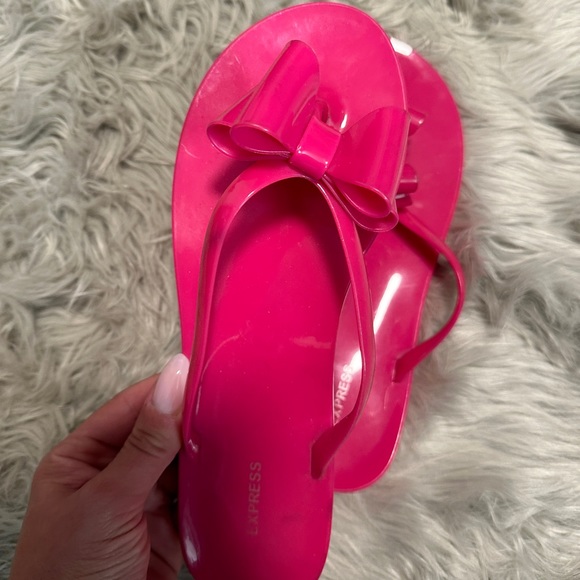 Hot pink Barbie flip flops - Picture 2 of 2